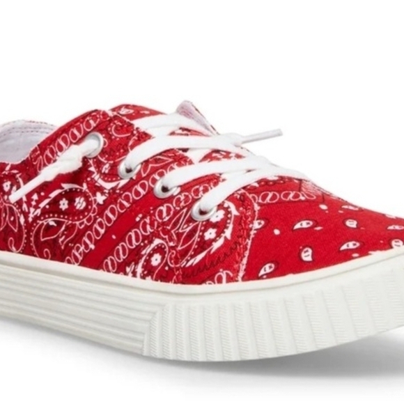 NWT Madden Girl Red Paisley "Marisa" Canvas Sneakers - Picture 4 of 5